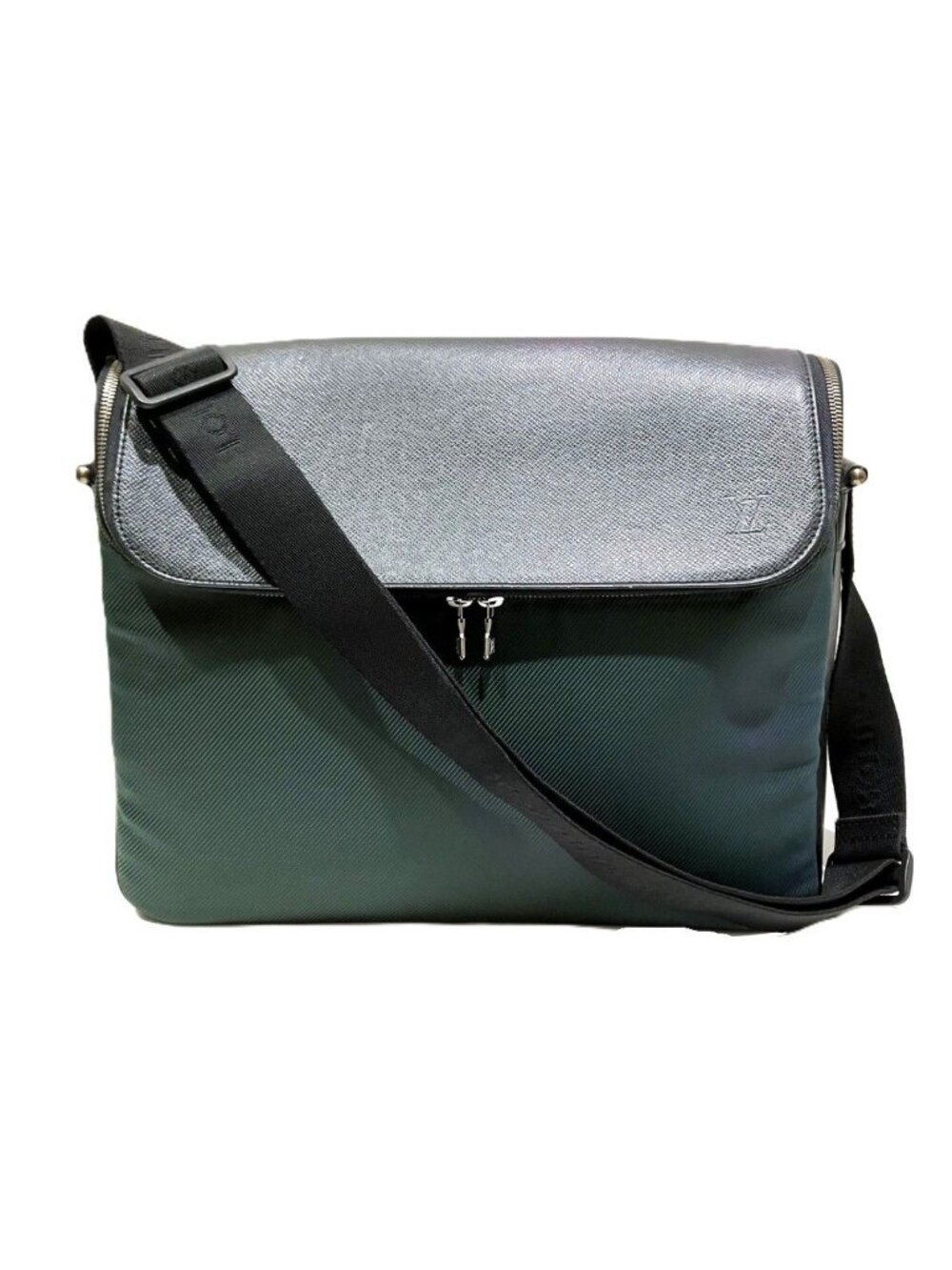 Louis Vuitton Taiga Shoulder Bag Leather